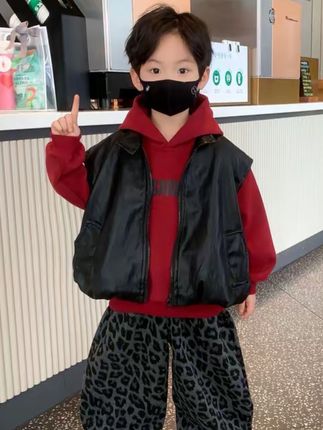 男童套装2025新款秋季酷帅男孩连帽卫衣儿童皮马甲韩版男宝三件套#时尚穿搭时尚穿搭时尚 #时尚搭配服装 #今日穿搭 #穿搭穿搭 #每日推荐