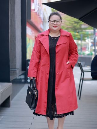 我有些胖!相貌也不算出众,但是好好打扮下,穿喜欢的衣服逛街,我就会很自信觉得自己很美丽!#大码女装