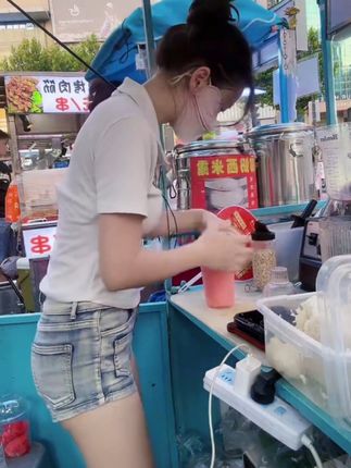 等有人和我一样喜欢吃桃子冰浆就去结婚#我的摆摊日记 #结婚#日常vlog