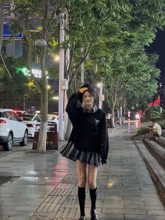 开始降温了 把衣服穿厚点 照顾好自己别再感冒了