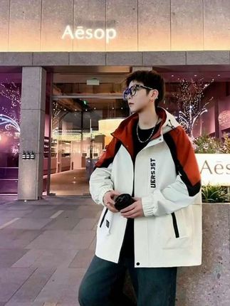 #随时随地标记一下 青少年#连帽夹克 2025秋季新款港风潮流时尚百搭学生#冲锋衣外套 #标记万物 #谁穿谁好看 @DOU+上热门 @DOU+小助手