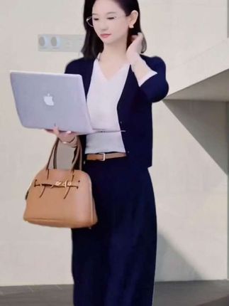 #秋季穿搭 #秋季搭配 #时尚穿搭 #套装两件套 #穿出自信穿出美丽 @DOU+小助手