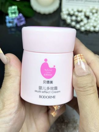 秋风一刮,宝宝娇嫩的皮肤特别容易泛红起皮,我给娃选的秋天第一瓶面霜,还是贝德美家的多效霜。性价比高,品质一点不含糊,是专门针对婴儿肌肤研发的,满满植萃成分超温和,布丁般的细腻质地,涂开滋润又锁水,完全不会闷出油腻感。贝德美作为母婴大牌,新生儿也能安心用,秋冬护肤别等宝宝皮肤不适才想起来买,现在就给娃安排上准没错。#儿童护肤 #贝德美 #宝宝面霜 #无限回购的宝藏单品
