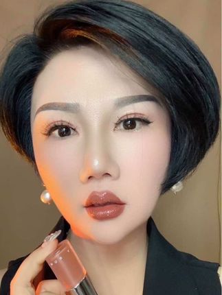 口棕色简直就是秋冬天的标配.#口红试色 #唇釉试色 #唇釉种草