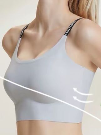 姐妹们快看啊!这个吊带背心真的太好穿了,它是那种无痕一体的设计,还是防震的,特别适合我们女生去穿,而且它还是运动款的,平时健身跳操的时候都可以穿上身,不仅舒适透气,还完全没有束缚的感觉,真的是又好看又好穿。#美背背心 #运动装备 #塑腰 #健康 #美背系列