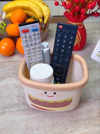 新款汉堡桌面垃圾桶 萌趣卡通的造型,非常可爱,大开口设计,扔垃圾很方便,放客厅,卧室,洗漱台都很合适#桌面垃圾桶 #垃圾桶 #车载垃圾桶 #迷你垃圾桶 #我可真会买 @DOU+小助手