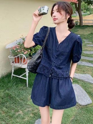 小香风牛仔套装裤女夏薄2025年新款流行高级松弛感冷淡风高腰短裤#松弛感穿搭 #冷淡风 #小香风穿搭 #新衣服可以治愈各种不开心 #夏款上新