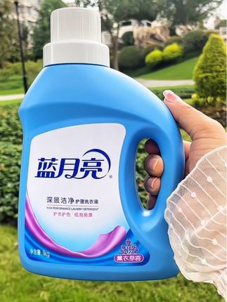 家用洗衣液就用蓝月亮,关键是它质地浓稠,洗衣服干净,真的不错#蓝月亮洗衣液#洗衣护衣#好物分享