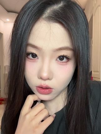 姐妹,我又找到人生唇釉了!秒成膜!不粘嘴不拉丝儿,涂上嘴巴嘟嘟嫩嫩的!!#柚子小西唇釉 #试色 #唇釉试色#镜面唇釉 #不沾杯唇釉