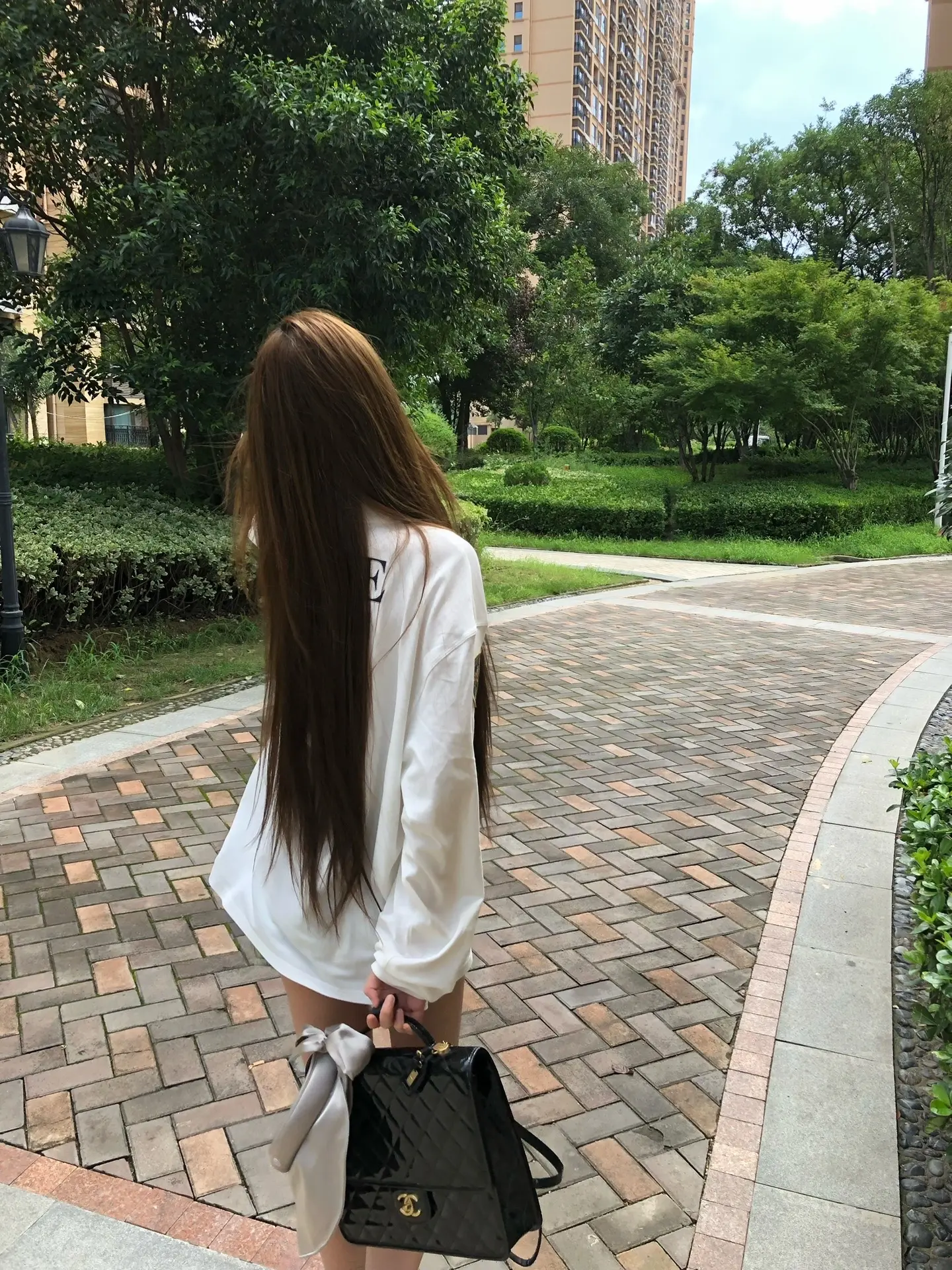 致我们怕晒的孩子。戴了一整个夏天的帽子 也穿了一整个夏天的长 - 抖音