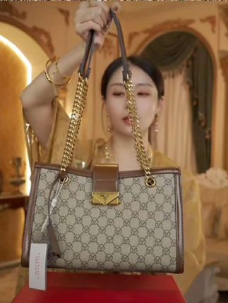 VALENTINO ORLANDI/华伦天奴.奥兰迪百搭女士单肩斜跨托特包,#高端大气 #我又心动了 #爱了爱了 #你想要的我都有 #你值得拥有美好的一切 ,商品橱窗必有一款适合你的
