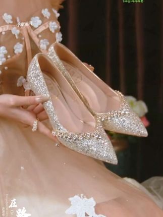 #奈芭莎热卖爆款婚鞋,女生旗袍不累脚新娘鞋浅口高跟鞋,气质礼服结婚鞋
