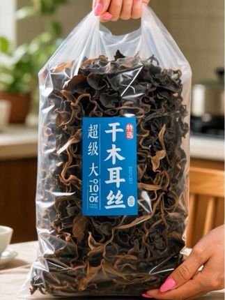 白背毛木耳丝也太绝了! 脆嫩爽口还干爽无杂,吸味力直接拉满~ 凉拌、煲汤、炒菜全hold住,妥妥干货界百搭王者!#白背毛木耳 #木耳丝 #木耳 #美食干货 #白背毛木耳丝干货