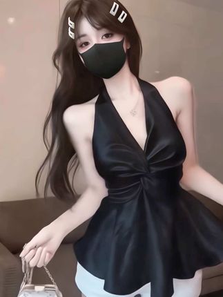 纯欲露背挂脖上衣,纯欲气质穿搭#纯欲上衣 #无袖上衣#好物推荐#爆款热卖中 #时尚上衣