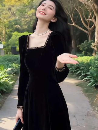 #赫本风小黑裙 #黑色连衣裙 #温柔穿搭 #森系少女感穿搭 #法式连衣裙