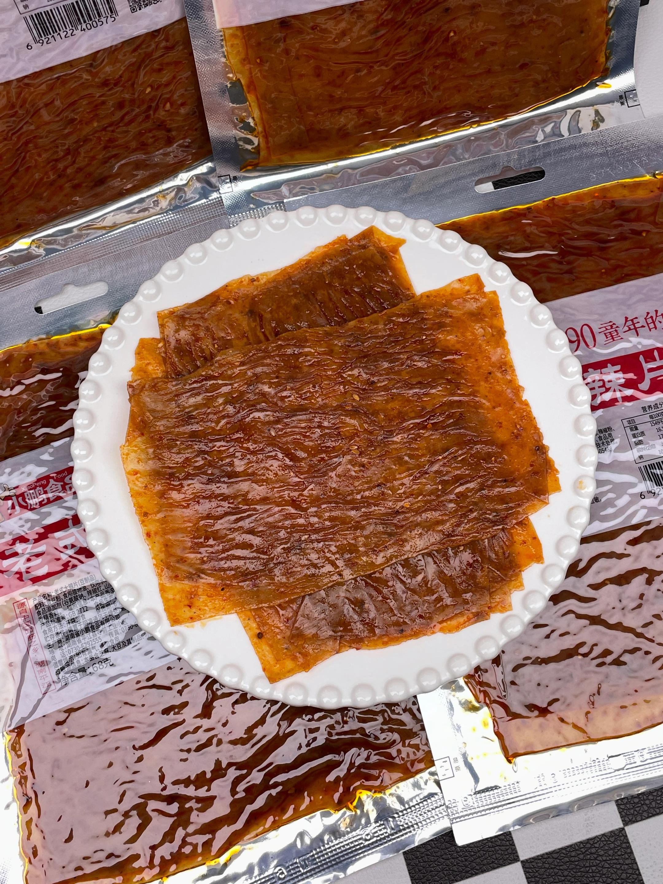 小鹏食品老式平江大辣片香辣豆干辣皮零食网红辣条手撕臭干子#每日分享 #零食推荐 #太好吃了