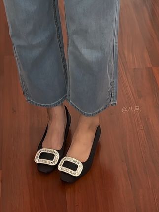 经典气质的一双方扣水钻平底鞋#通勤搭配 #好鞋推荐 #早秋新款