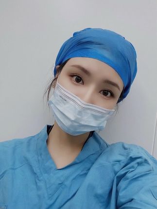 从医mei整xing咨询院长变成每天姐妹们点点小关小注 点点zan'zan👚#今日穿搭 #分享穿搭 #辣妹穿搭 #穿搭小心机 #慵懒风穿搭