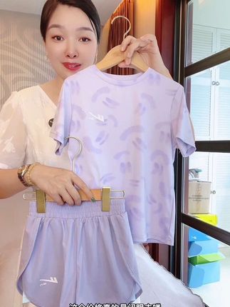 运动必备的冰感运动套装,舒服较快,夏季必备#夏季新款 #运动套装 #运动女孩 #清凉一夏 #品牌折扣