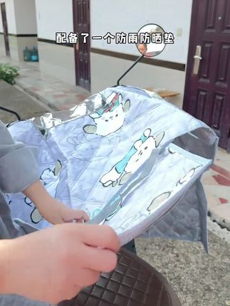 电动车就要用这种带坐垫防晒防水的挡风被!全方位挡风被,冬天来薅它!#挡风衣骑电动车再也不怕冷了 #电动车挡风被