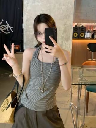 条纹公式~2025新款夏季带胸垫U领挂脖细条纹修身显瘦吊带背心#夏天该有的样子 #日常生活 #辣妹背心 #辣妹穿搭 #吊带裙