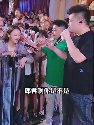 河南哭神九笙再现名场面 河南哭神九笙再现名场面 ,河南哭神九笙现场清唱杜十娘简直绝了,幸好没人拉她不然......#木森大舞台 #木森 #音乐 #嗨翻全场 #感情
