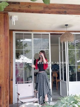 活在自己的热爱里,而不是别人的眼光里#每日分享 #女装穿搭 #vlog日常 #女装店 #ootd我的穿搭日记