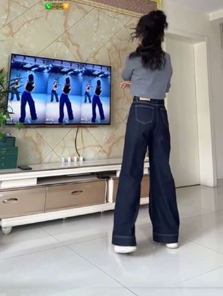 丹宁深蓝微喇牛仔裤女2025初夏新款复古小众高腰显瘦垂感拖地裤子#高腰直筒微喇裤 #高腰牛仔裤 #直筒微喇裤 #小个子穿搭 #牛仔裤