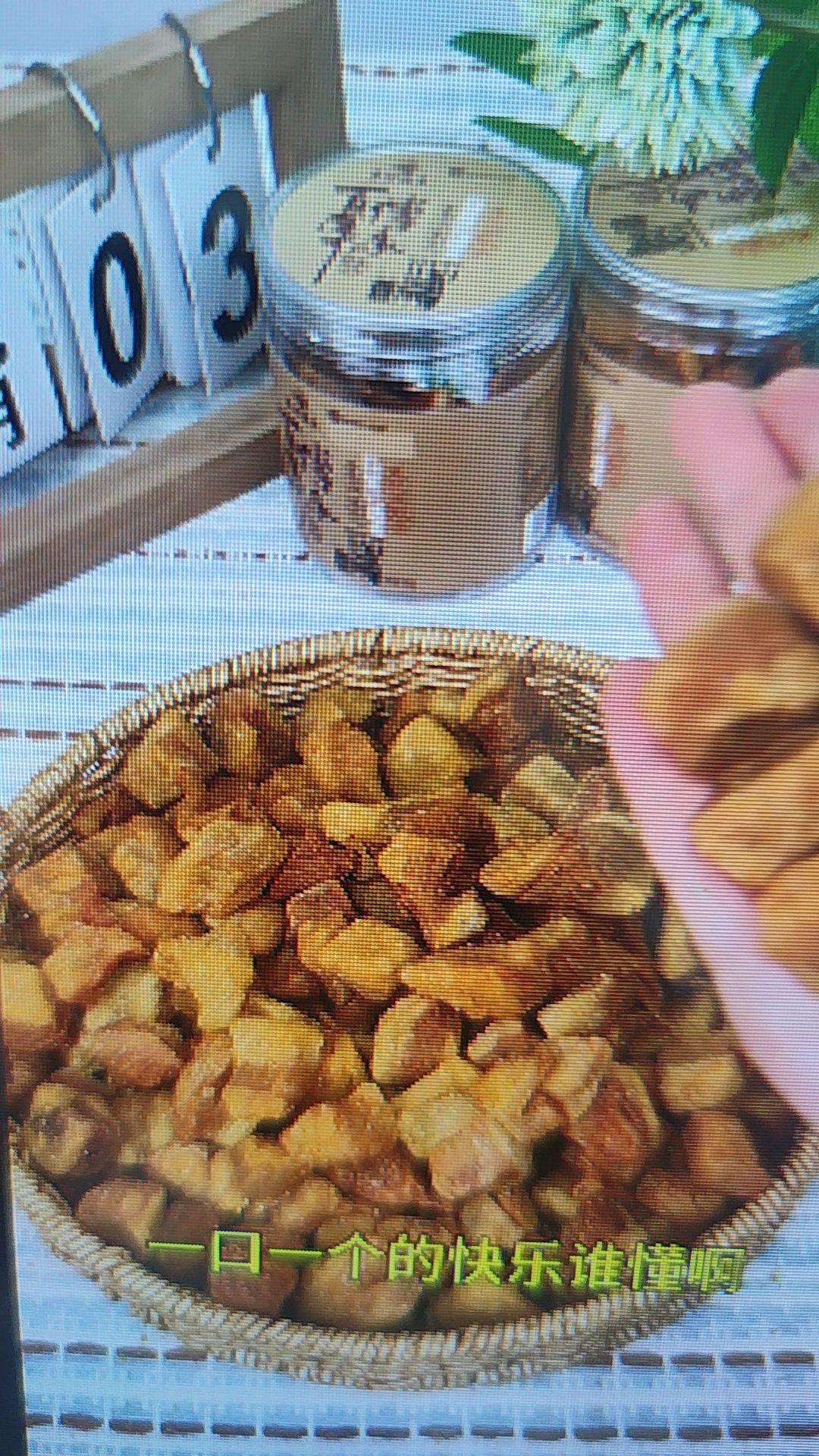 要不是老公嘴馋,我也吃不到这么好吃的五花肉丁! #脂渣 #零食推荐 #追剧小零食 #嘴闲小零食