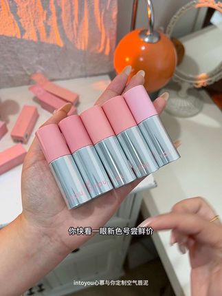 推荐C101和N101都是超绝夏日调色!intoyou你小子是会升级的!丝滑的质地比之前更加服帖#口红试色 #平价彩妆 #美妆 #唇泥 #intoyou唇泥