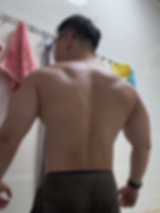 腹上映了四块面包 有腹肌的🐻🐻着实难以见到#日常锻炼 #无不良引导 #脂包肌 #1