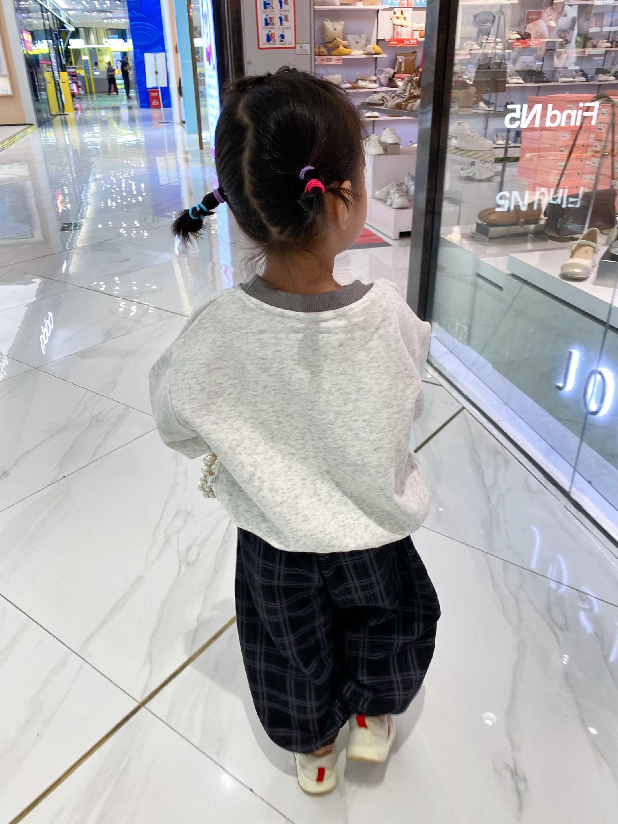 成为妈妈 理解妈妈 小时候不喜欢妈妈动不动就吼 如今我越来越像她 才明白生活的一地鸡毛 是做不了一个温柔的人#我的女孩 #韩系穿搭 #儿童套装