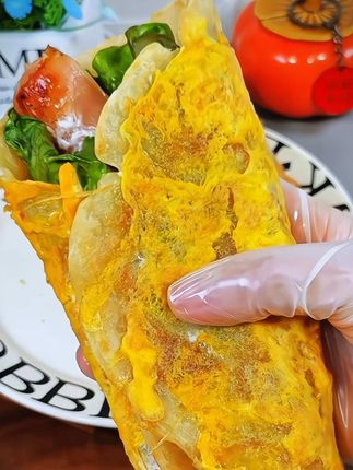 #创作灵感 别再为一口手抓饼早起排长队啦!快来试试皇家小虎家的手抓饼吧!在家3分钟就能复刻街边美味,金黄酥脆直掉渣,咬下去超满足!#手抓饼 #手抓饼神仙吃法 #早餐吃什么 #懒人美食