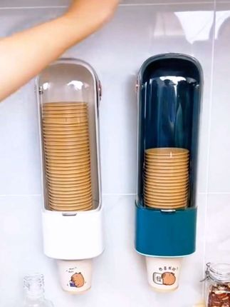 每次家里来客人都会问我这个取杯器在哪买的,以前总是要到处找纸杯,这个就挺方便,挂在墙上就行,拿取纸杯很顺手,顶部有隔层可以放冲泡的茶叶,冰箱上放一个,再也不担心找不到纸杯了。#壁式取杯器#居家好物