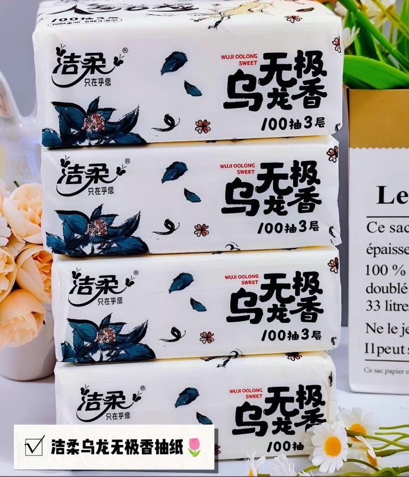 🔥被洁柔这波操作拿捏住了!无极乌龙香抽纸也太会了吧~ 三层加厚,湿水都不易烂,韧性绝绝子👍 乌龙茶香清新治愈,每次擦手都像在品茶~ 包装更是戳中年轻人!“一起摸鱼”“人生苦短参和为贵”,国潮风设计又萌又有梗,摆在桌上都像个小摆件🎨 日常家用、办公室囤货都合适,大牌品质用着也安心~#洁柔抽纸 #无极乌龙香 #家居好物 #抖音好物推荐