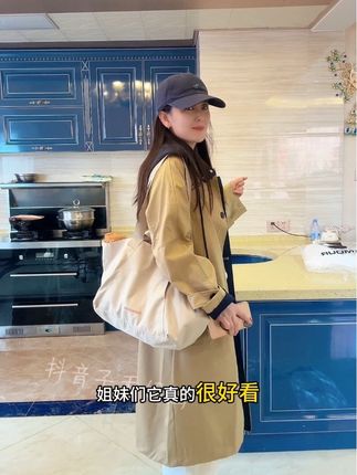 199连帽风衣 卡其色 版型面料都很有质感 同样也是我自留款 #风衣#风衣外套#秋季新品
