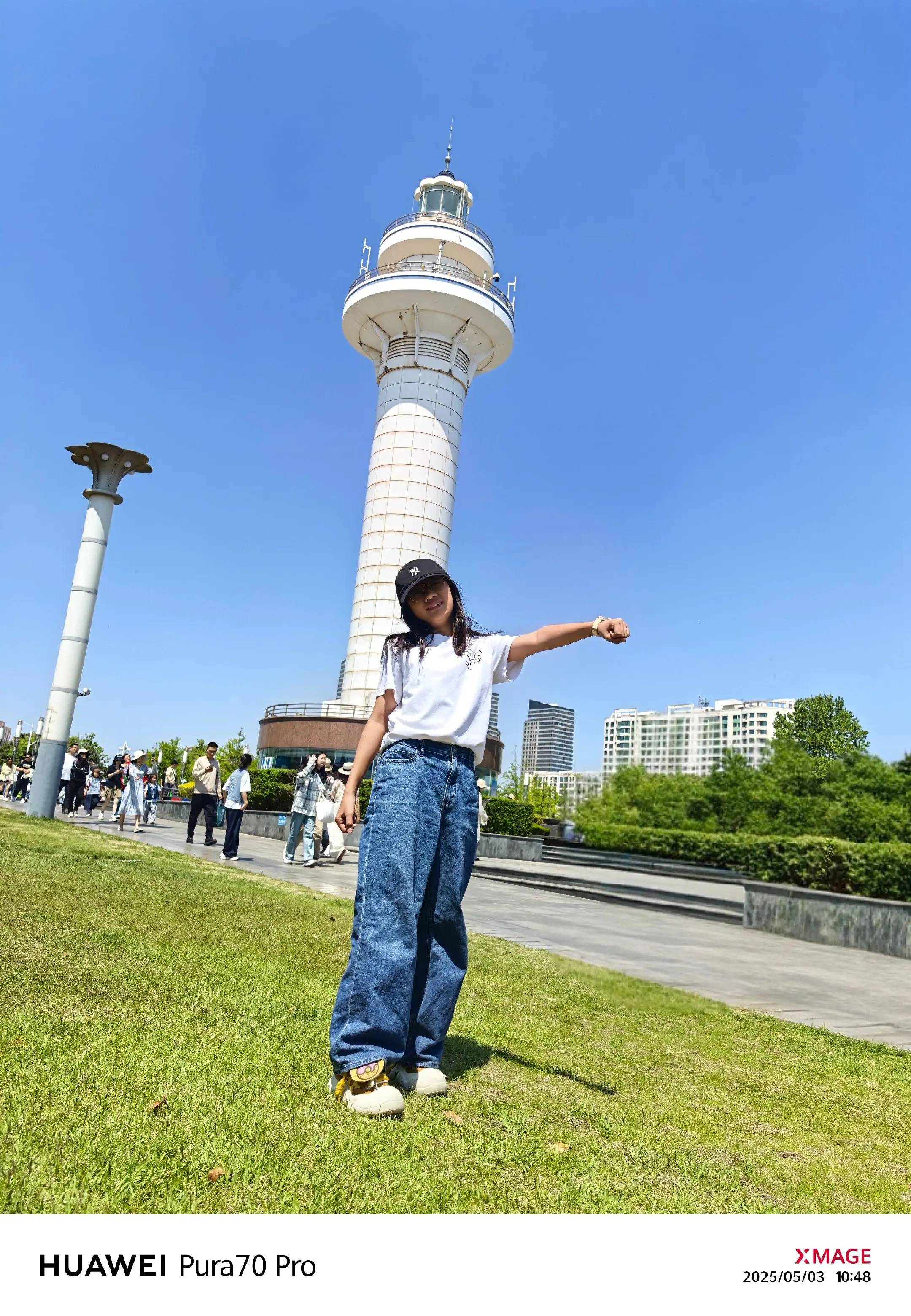 博物馆去了玻璃烧了淄博烧烤吃了灯塔看了海上日出看了趵突泉人从众看了,大明湖游了心心念的照片拍了,拉满