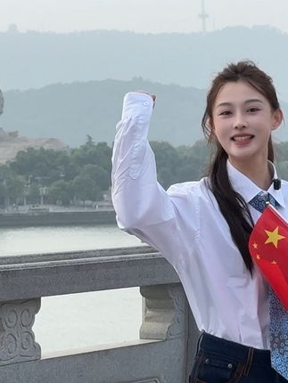 恰同学少年,风华正茂!!! #我爱我的祖国 #五星红旗🇨🇳 #祝祖国繁荣昌盛 #橘子洲头