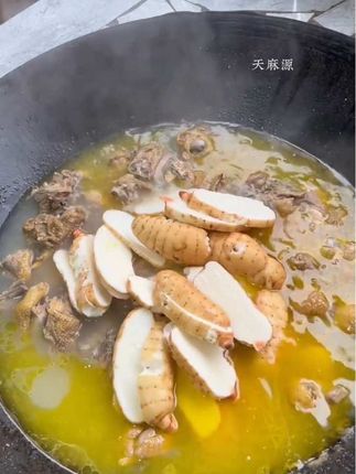 #天麻可以煲什么汤喝#广东煲汤技巧 #为你煲汤 #天麻鸽子汤 #广东煲汤每日一汤 天麻是个宝、炖汤少不了~一年一季的新鲜天麻上市了、拿回家炖鸡炖鸭炖排骨炖鸽子,炖出来的汤、鲜美又暖胃~天麻素含量高!