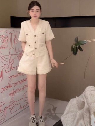 时尚小香风气质套装女2025年夏季新款宽松显瘦短袖上衣短裤两件套,面料轻薄透气不闷热#遮肉显瘦 慵懒随性又洋气#小香风#时尚套装
