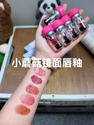 赌你们肯定没见过,用之前先搅一搅,上嘴瞬间就变成透亮的水光唇,嫩到不行 #镜面唇釉 #显白口红