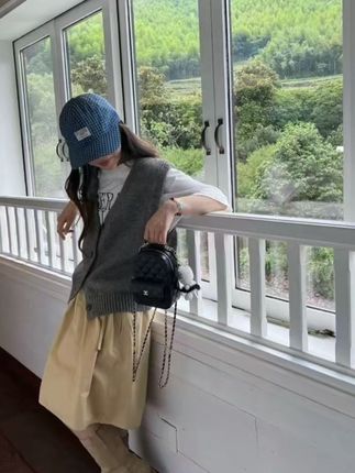 #秋季穿搭 #针织马甲#百搭 #洋气减龄 #谁穿谁好看 女装针织马甲女无袖外搭坎肩百搭短款开衫毛衣背心春秋新款马甲