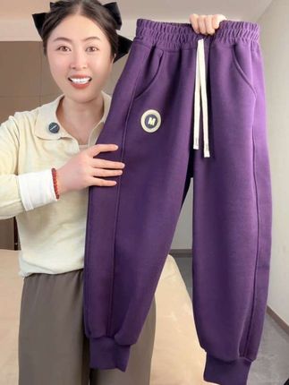 我的妈呀,这款加绒加厚,专为胖女童量身打造的休闲裤一定闭眼入!上身保暖不臃肿,特别遮肉显瘦,真心太好穿了,妈妈们千万不要错过! #加肥加大 #胖童穿搭 #超便宜超划算 #人气爆棚 #休闲裤