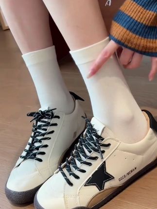 入秋的第一双袜子当然得穿#无骨袜,软糯透气 还超级百搭,穿一次就会彻底爱上它!#月子袜 #袜子#堆堆袜#超便宜超划算