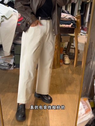 我的大腿虽然粗,但是我会选裤子呀!哈哈!姐妹们你们也来看看这条九分直筒裤,真是不要太显瘦,哪怕是浅色的,都完全不显我的大腿,而且显腿直呀,太值得拥有了,喜欢!