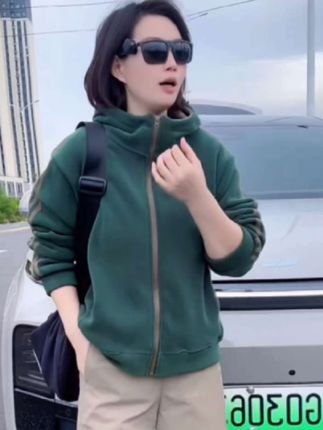 秋冬季新款#保暖常规款连帽女长袖短外套#运动双面奥粒绒加厚外套#时尚女装#穿搭分享