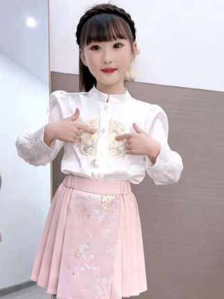 #上热门 #早秋贵气感穿搭 #生女儿就要这样穿 #初秋一周不重样穿搭 #轻松解锁秋季穿搭