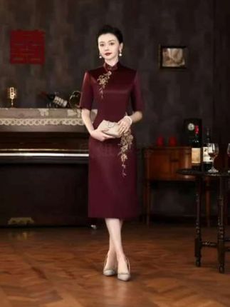 #河北临漳邺都幻境开门迎客【高端醋酸婚宴礼服】丝缎光泽,垂感生姿。于挚爱时刻,以优雅面料定格永恒浪漫,彰显高级定制之美。#跟着高德扫街榜探好店 @好友@热点小助手