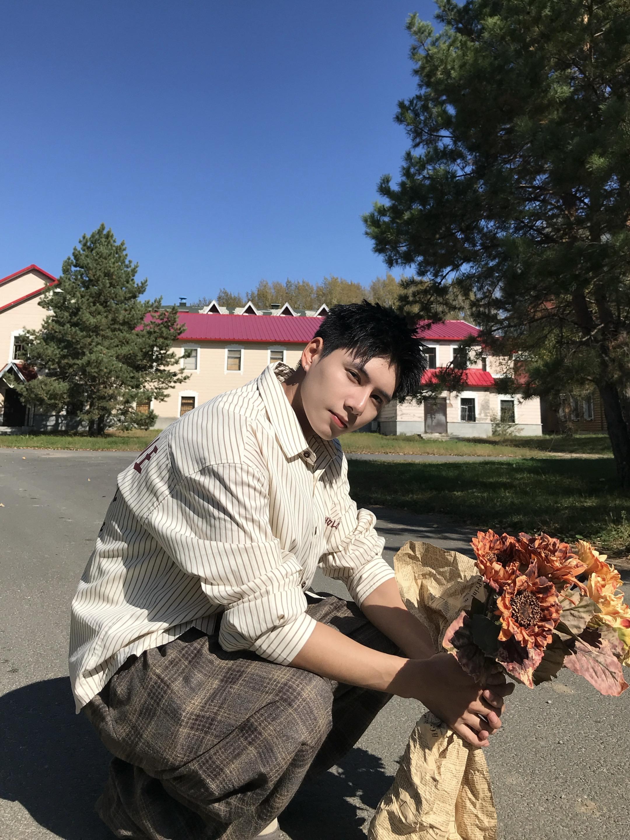 干净清爽的少年感衬衫。#少年感穿搭 #衬衫穿搭 #条纹衬衫