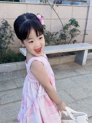 巨洋气甜美的度假风连衣裙!女儿穿上真又甜美又温柔啊,拍照真的嘎嘎出片,满满的高级感#漂亮的裙子 #度假风穿搭#高级感穿搭 #女童连衣裙